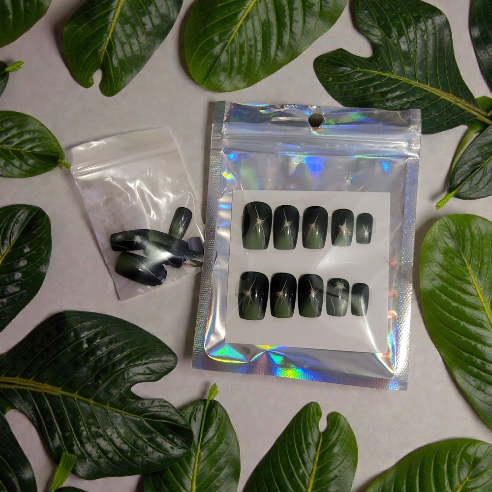 10/ $10 Cute 24pc Of Green and Black Press-On Nails
